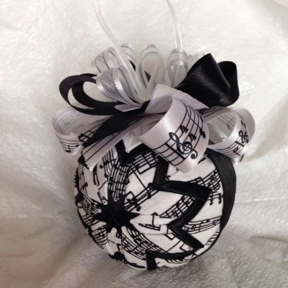 Music Lover quilted Christmas ornament